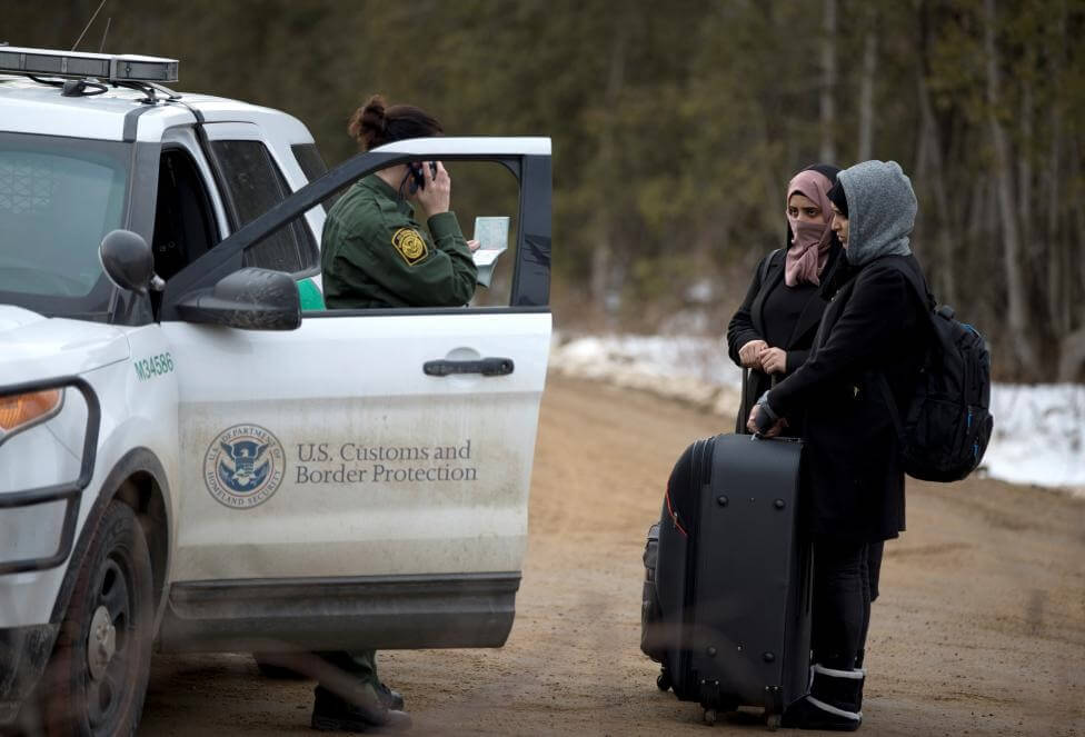 تصاویر فرار پناهجویان از مرز آمریکا به کانادا, عکس های فرار پناهجویان از مرز آمریکا به کانادا, عکس های مهاجران آمریکا