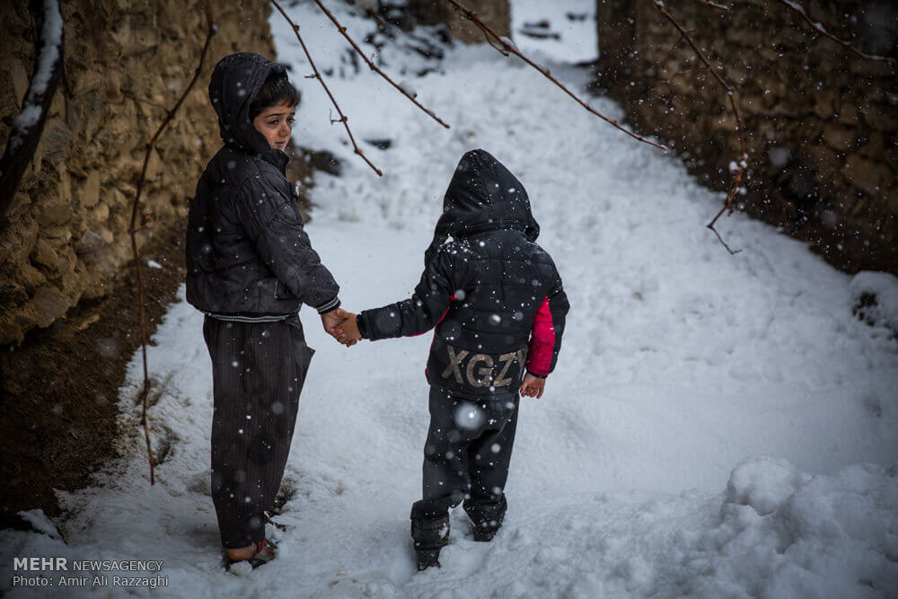 تصاویر مردم روستاهای محروم استان کردستان در برف, عکس های بارش برف در کردستان,تصاویر محرومیت های استان کردستان در برف
