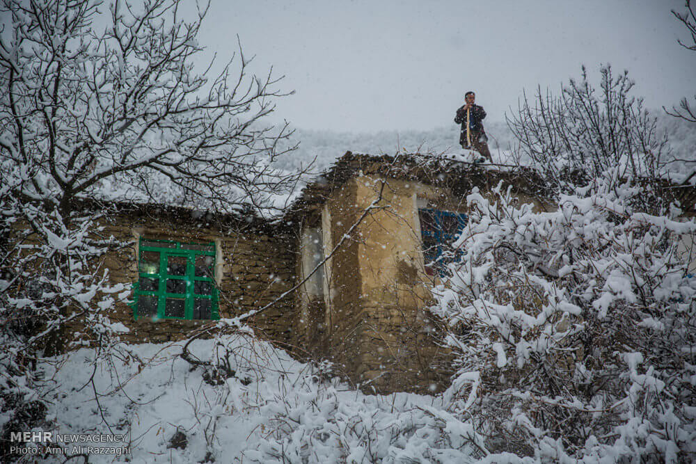 تصاویر مردم روستاهای محروم استان کردستان در برف, عکس های بارش برف در کردستان,تصاویر محرومیت های استان کردستان در برف
