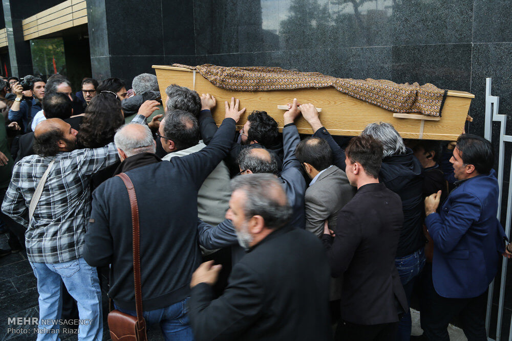 تصاویرتشییع جنازه عارف لرستانی,تصویر تشیی پیکر عارف لرستانی,عکسهای وداع با عارف لرستانی