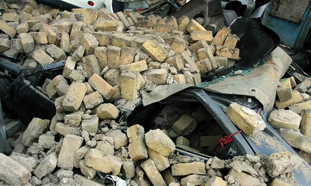 عکس های خودروهای آسیب دیده بر اثر زلزله مشهد,تصاویرخودروهای آسیب دیده بر اثر زلزله,عکس های خودروهای آسیب دیده زلزله خراسان رضوی