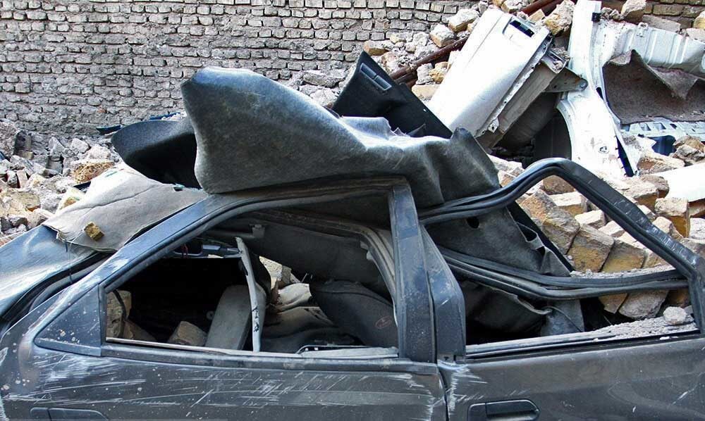 عکس های خودروهای آسیب دیده بر اثر زلزله مشهد,تصاویرخودروهای آسیب دیده بر اثر زلزله,عکس های خودروهای آسیب دیده زلزله خراسان رضوی