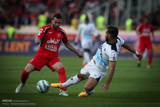 تصاویر دیدار تیم های فوتبال پرسپولیس و پیکان تهران تصاویر دیدار تیم های فوتبال پرسپولیس و پیکان تهران,عکس های دیدار تیم های فوتبال پرسپولیس و پیکان تهران در ورزشگاه آزادی,دیدار تیم های فوتبال پرسپولیس و پیکان تهران