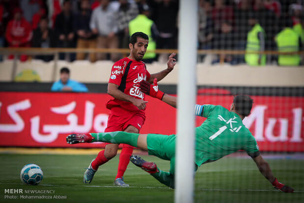 تصاویر دیدار تیم های فوتبال پرسپولیس و پیکان تهران تصاویر دیدار تیم های فوتبال پرسپولیس و پیکان تهران,عکس های دیدار تیم های فوتبال پرسپولیس و پیکان تهران در ورزشگاه آزادی,دیدار تیم های فوتبال پرسپولیس و پیکان تهران