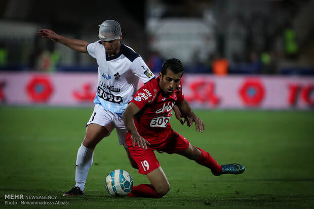 تصاویر دیدار تیم های فوتبال پرسپولیس و پیکان تهران تصاویر دیدار تیم های فوتبال پرسپولیس و پیکان تهران,عکس های دیدار تیم های فوتبال پرسپولیس و پیکان تهران در ورزشگاه آزادی,دیدار تیم های فوتبال پرسپولیس و پیکان تهران