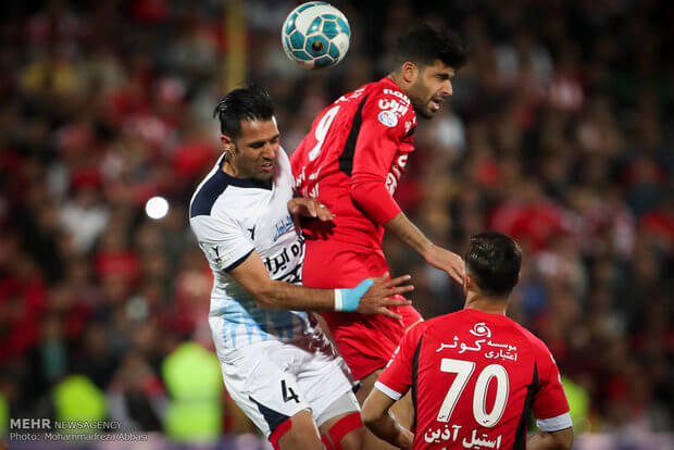 تصاویر دیدار تیم های فوتبال پرسپولیس و پیکان تهران تصاویر دیدار تیم های فوتبال پرسپولیس و پیکان تهران,عکس های دیدار تیم های فوتبال پرسپولیس و پیکان تهران در ورزشگاه آزادی,دیدار تیم های فوتبال پرسپولیس و پیکان تهران