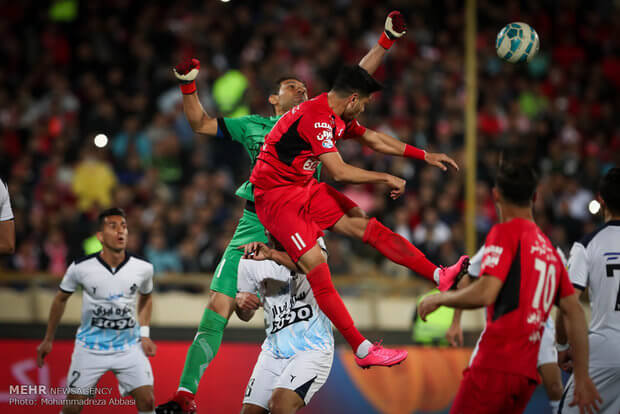 تصاویر دیدار تیم های فوتبال پرسپولیس و پیکان تهران تصاویر دیدار تیم های فوتبال پرسپولیس و پیکان تهران,عکس های دیدار تیم های فوتبال پرسپولیس و پیکان تهران در ورزشگاه آزادی,دیدار تیم های فوتبال پرسپولیس و پیکان تهران