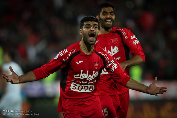 تصاویر دیدار تیم های فوتبال پرسپولیس و پیکان تهران تصاویر دیدار تیم های فوتبال پرسپولیس و پیکان تهران,عکس های دیدار تیم های فوتبال پرسپولیس و پیکان تهران در ورزشگاه آزادی,دیدار تیم های فوتبال پرسپولیس و پیکان تهران