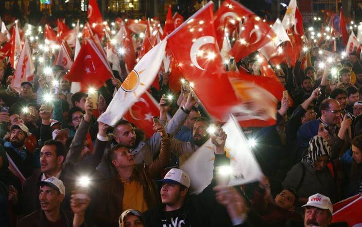 تصاویر رفراندوم ترکیه, تصویر شادی مردم بعد از همه پرسی,عکس های شادی مردم ترکیه