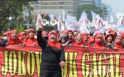 عکس های حضور زنان در تظاهرات روز جهانی کارگر,تصاویر حضور زنان در تظاهرات روز جهانی کارگر,عکس های تظاهرات روز جهانی کارگر در سراسر دنیا