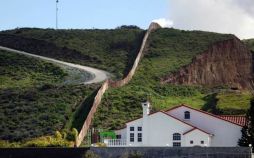 تصاویر دیوار آهنین میان آمریکا و مکزیک,عکس های مرز آمریکا و مکزیک,عکس دیوار مرزی آمریکا و مکزیک