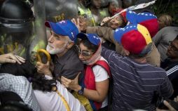 تصاویرتظاهرات ضد دولتی ونزوئلا,عکس های بدرقه رئیس جمهورنپال,تصاویرآیین کاتولیک ها درپرتغال