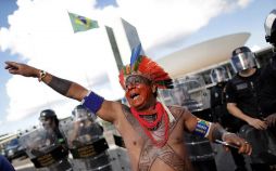تصاویر تظاهرات سرخ پوستان در برزیل‎,عکس های تظاهرات سرخ پوستان در برزیل‎,عکس های تظاهرات یک قبیله بومی سرخپوستی در برزیل
