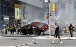 تصاویر تصادف در میدان تایمز نیویورک,عکس های ورود خودرو به میدان تایمز نیویورک,عکس تصادف رانندگی در نیویورک
