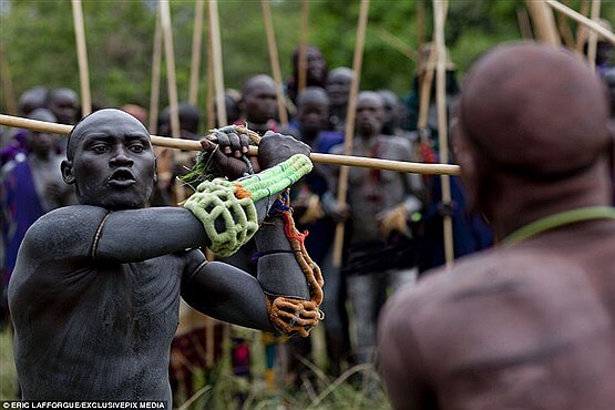 عکس های مراسم سنتی چوب‌بازی قبیله سوری در اتیوپی,تصاویر مراسم سنتی چوب‌بازی قبیله سوری در اتیوپی,عکس های مراسم دونگا در اتیوپی