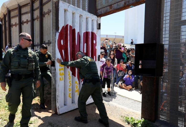 عکس های باز شدن مرزآمریکا,تصاویرمرزآمریکا و مکزیک,تصاویردیداربا بستگان در مرز مکزیک