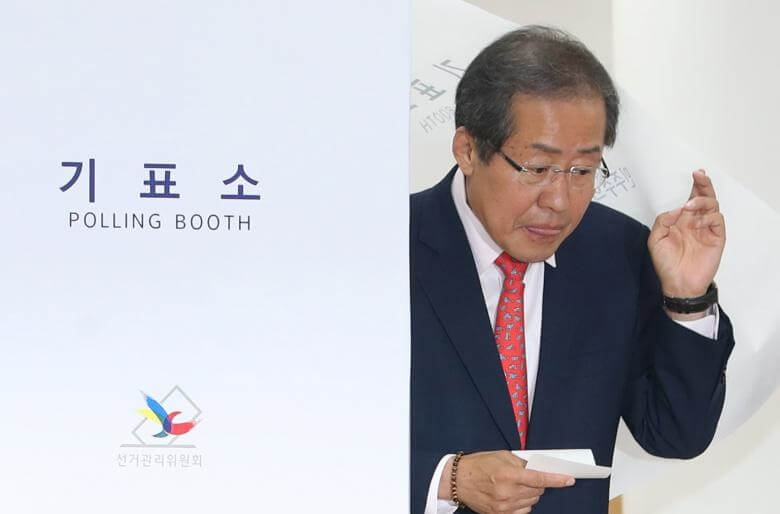 عکس های پیروزی مون جائه این در انتخابات ریاستجمهوری کرهجنوبی عکس های پیروزی مون جائه این در انتخابات ریاستجمهوری کرهجنوبی,تصاویر پیروزی مون جائه این در انتخابات ریاستجمهوری کرهجنوبی, پیروزی مون جائه این در انتخابات ریاستجمهوری کرهجنوبی