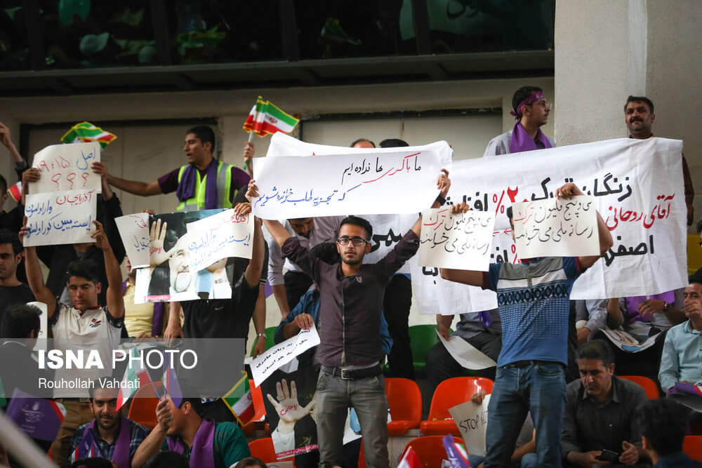 تصاویر سخنرانی روحانی در زنجان تصاویر سخنرانی روحانی در زنجان,عکس های سخنرانی روحانی در زنجان,عکس سخنرانی روحانی در زنجان