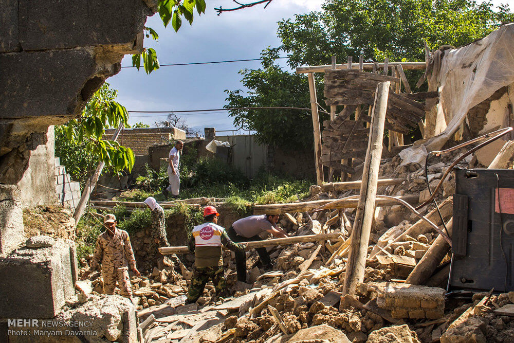 تصاویر امدادگران بسیجی در زلزله بجنورد,عکس های امدادگران بسیجی در زلزله بجنورد,عکس امدادگران بسیجی در زلزله بجنورد