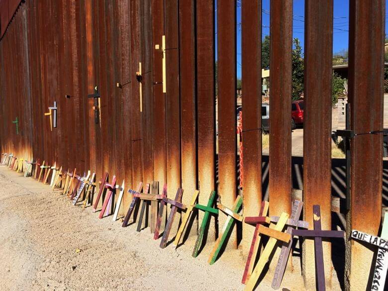 تصاویر دیوار آهنین میان آمریکا و مکزیک,عکس های مرز آمریکا و مکزیک,عکس دیوار مرزی آمریکا و مکزیک