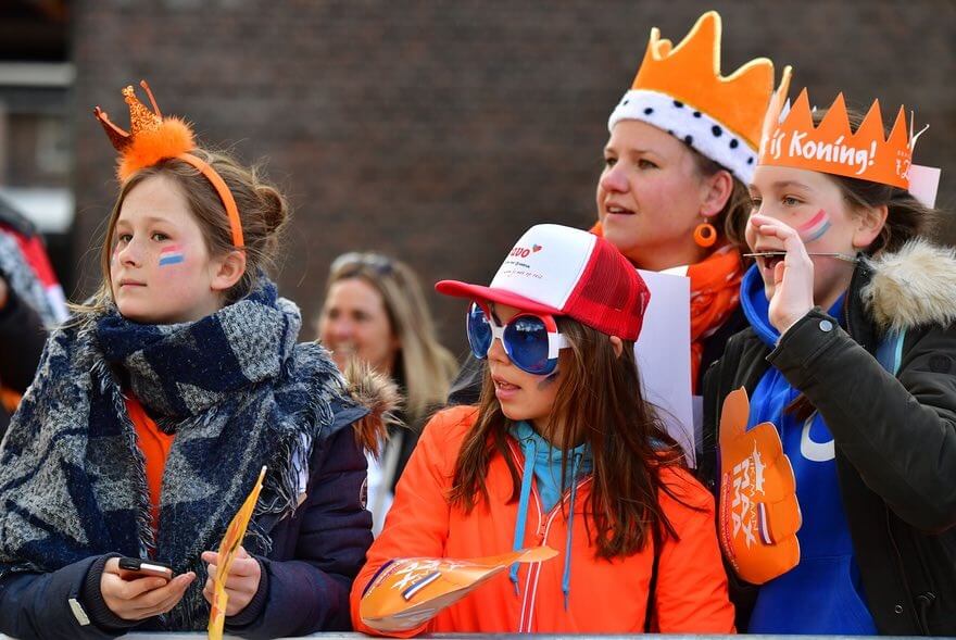 تصاویر جشن خیابانی روز ملکه در هلند,عکس های جشن خیابانی شهروندان هلند,عکس جشن خیابانی و روز تولد پادشاه هلند
