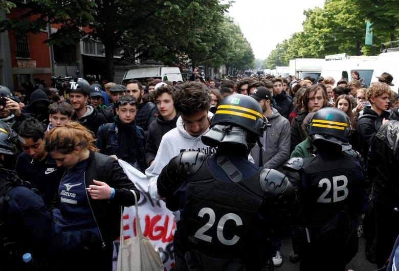 عکس های فرانسه در آستانه دور دوم انتخابات ریاست جمهوری فرانسه عکس های فرانسه در آستانه دور دوم انتخابات ریاست جمهوری فرانسه,تصاویر فرانسه در آستانه دور دوم انتخابات ریاست جمهوری فرانسه,عکس های فرانسه در آستانه انتخابات ریاست جمهوری