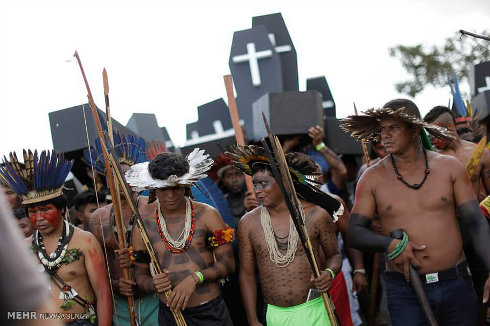 تصاویر تظاهرات سرخ پوستان در برزیل تصاویر تظاهرات سرخ پوستان در برزیل,عکس های تظاهرات سرخ پوستان در برزیل,عکس های تظاهرات یک قبیله بومی سرخپوستی در برزیل
