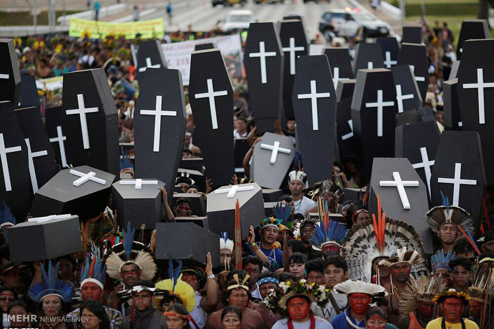 تصاویر تظاهرات سرخ پوستان در برزیل تصاویر تظاهرات سرخ پوستان در برزیل,عکس های تظاهرات سرخ پوستان در برزیل,عکس های تظاهرات یک قبیله بومی سرخپوستی در برزیل