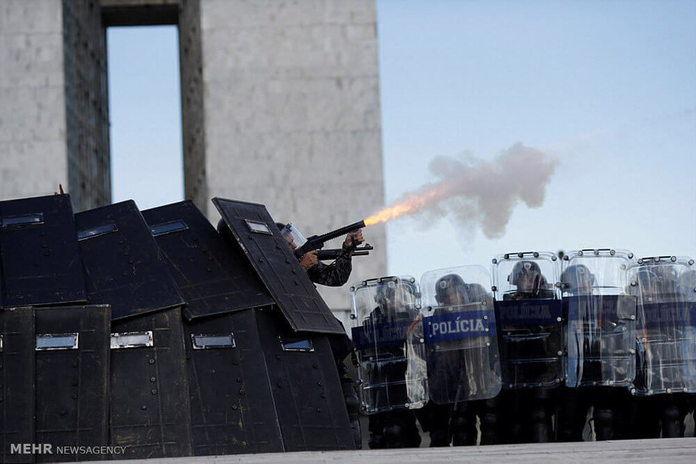 تصاویر تظاهرات سرخ پوستان در برزیل تصاویر تظاهرات سرخ پوستان در برزیل,عکس های تظاهرات سرخ پوستان در برزیل,عکس های تظاهرات یک قبیله بومی سرخپوستی در برزیل