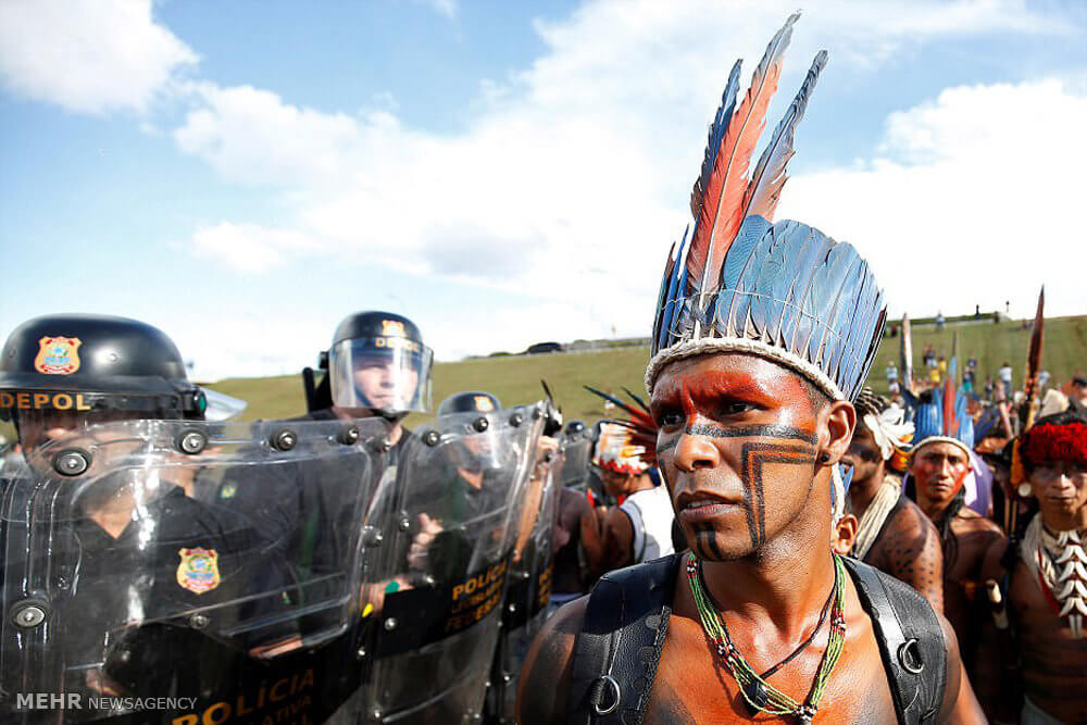 تصاویر تظاهرات سرخ پوستان در برزیل تصاویر تظاهرات سرخ پوستان در برزیل,عکس های تظاهرات سرخ پوستان در برزیل,عکس های تظاهرات یک قبیله بومی سرخپوستی در برزیل