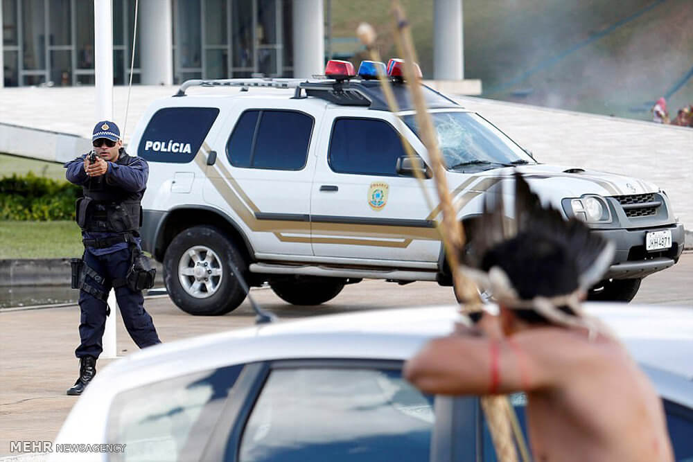 تصاویر تظاهرات سرخ پوستان در برزیل تصاویر تظاهرات سرخ پوستان در برزیل,عکس های تظاهرات سرخ پوستان در برزیل,عکس های تظاهرات یک قبیله بومی سرخپوستی در برزیل