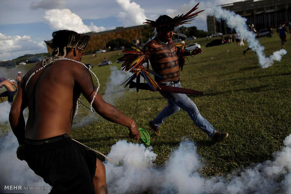 تصاویر تظاهرات سرخ پوستان در برزیل تصاویر تظاهرات سرخ پوستان در برزیل,عکس های تظاهرات سرخ پوستان در برزیل,عکس های تظاهرات یک قبیله بومی سرخپوستی در برزیل