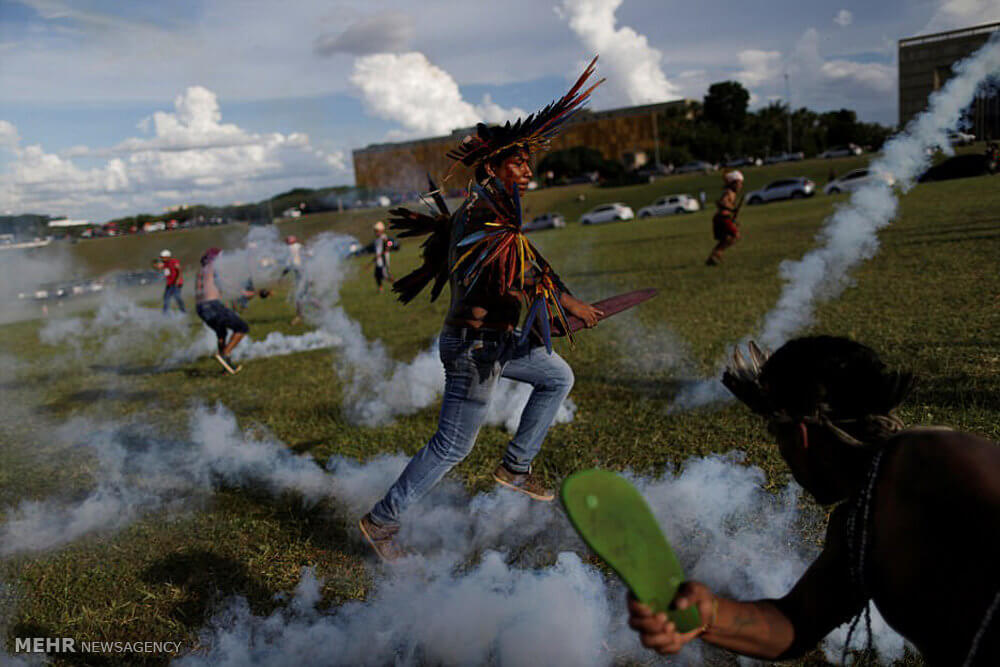 تصاویر تظاهرات سرخ پوستان در برزیل تصاویر تظاهرات سرخ پوستان در برزیل,عکس های تظاهرات سرخ پوستان در برزیل,عکس های تظاهرات یک قبیله بومی سرخپوستی در برزیل