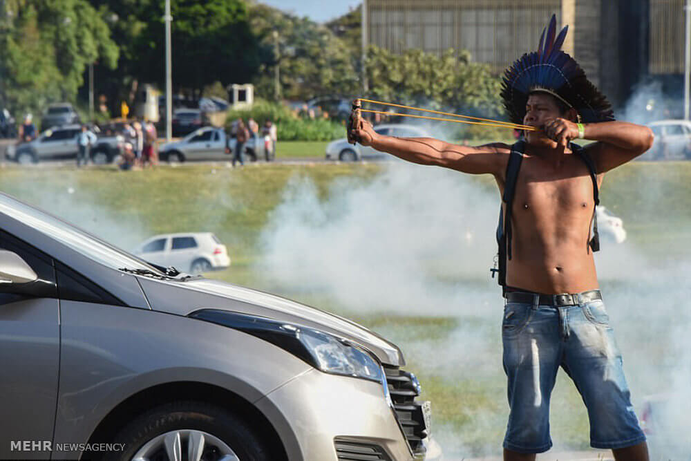 تصاویر تظاهرات سرخ پوستان در برزیل تصاویر تظاهرات سرخ پوستان در برزیل,عکس های تظاهرات سرخ پوستان در برزیل,عکس های تظاهرات یک قبیله بومی سرخپوستی در برزیل