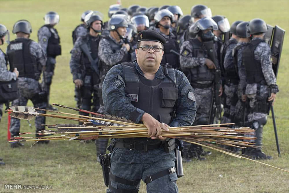 تصاویر تظاهرات سرخ پوستان در برزیل تصاویر تظاهرات سرخ پوستان در برزیل,عکس های تظاهرات سرخ پوستان در برزیل,عکس های تظاهرات یک قبیله بومی سرخپوستی در برزیل