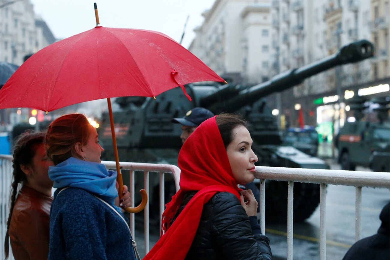 Прошла москва. В Москве вышли на улицы 23.01 ночь.