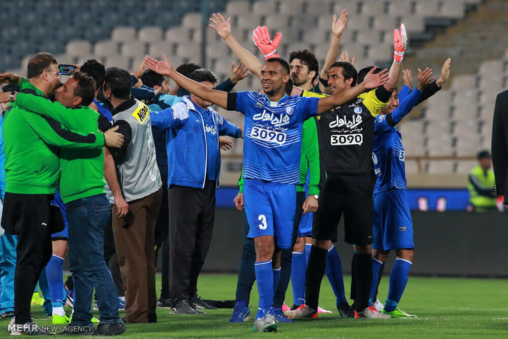 عکس های دیدار تیم های استقلال تهران و سپاهان اصفهان عکس های دیدار تیم های استقلال تهران و سپاهان اصفهان,تصاویر دیدار تیم های استقلال تهران و سپاهان اصفهان در ورزشگاه آزادی,دیدار تیم های استقلال تهران و سپاهان اصفهان