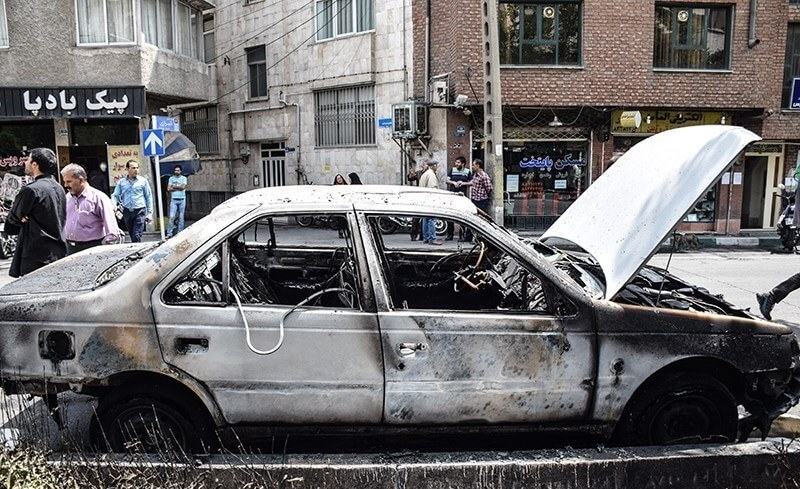 عکس های آتش‌سوزی زنجیره‌ای خودروها در خیابان شریعتی تهران,تصاویر آتش‌سوزی زنجیره‌ای خودروها در خیابان شریعتی تهران,عکس های آتش سوزی زنجیره ای خودروها در خیابان شریعتی