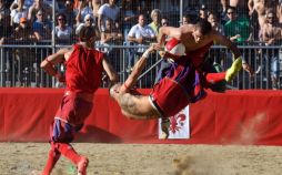 تصاویر خشن ترین فوتبال جهان,عکسهای خشن ترین فوتبال جهان,عکس خشن ترین فوتبال جهان