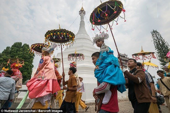 اخبار جالب,خبرهای جالب,خواندنی ها و دیدنی ها,جشنواره راهبان تازه کار در تایلند