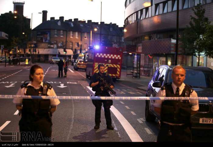 عکس های حمله یک خودرو به عابران پیاده در لندن,تصاویر حمله یک خودرو به عابران پیاده در لندن,عکس های حمله یک خودرو به مسلمانان در لندن