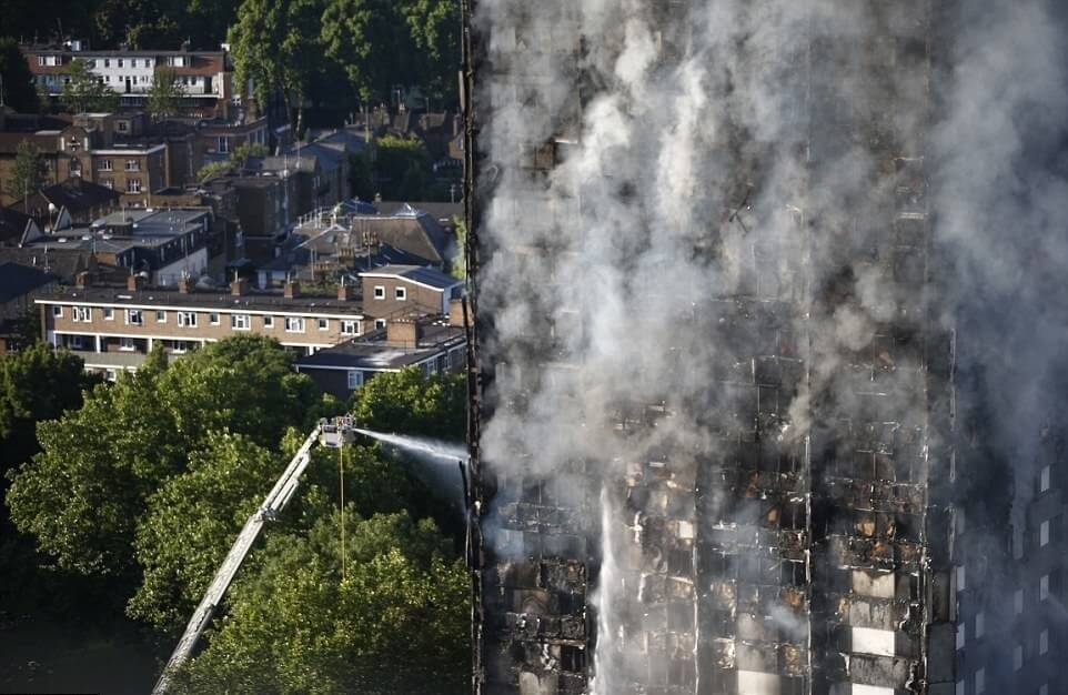 عکس های آتش‌سوزی برج گرانفل در غرب لندن,تصاویر آتش‌سوزی برج گرانفل در غرب لندن,عکس های مهارآتش برج گرانفل لندن