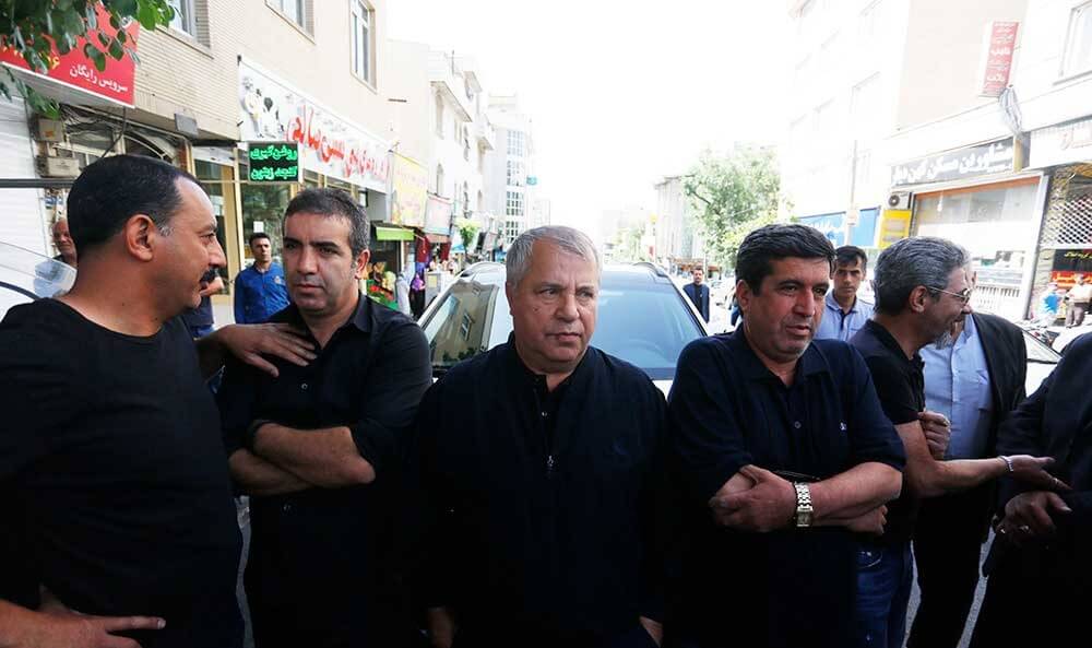 عکس های تشیع پیکرمجید نائینی عکس های تشیع پیکرمجید نائینی,تصاویر تشیع پیکرمجید نائینی,عکس های خاکسپاری مجید نائینی