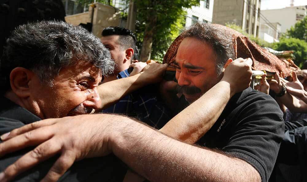 عکس های تشیع پیکرمجید نائینی عکس های تشیع پیکرمجید نائینی,تصاویر تشیع پیکرمجید نائینی,عکس های خاکسپاری مجید نائینی