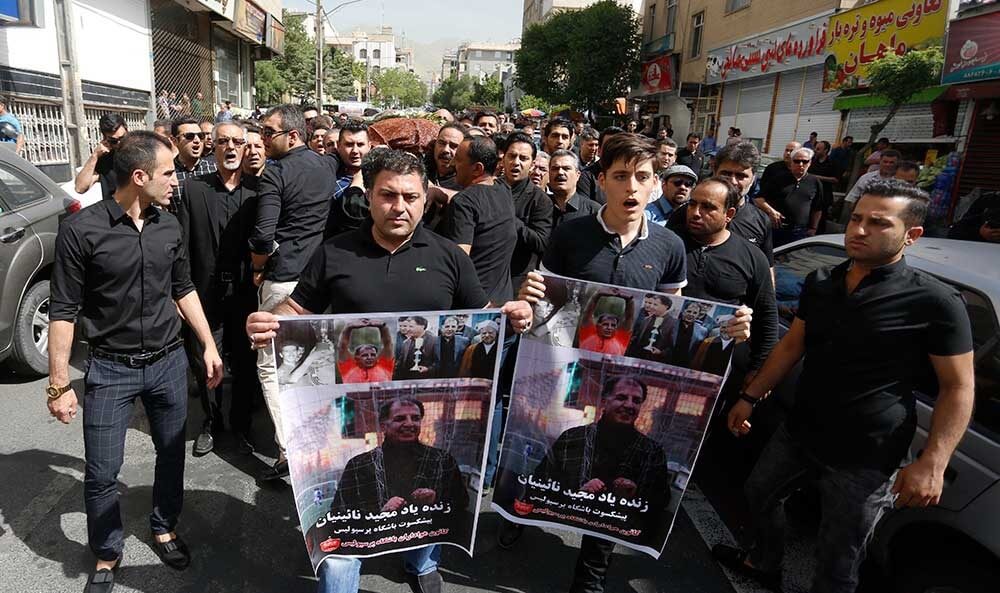 عکس های تشیع پیکرمجید نائینی عکس های تشیع پیکرمجید نائینی,تصاویر تشیع پیکرمجید نائینی,عکس های خاکسپاری مجید نائینی