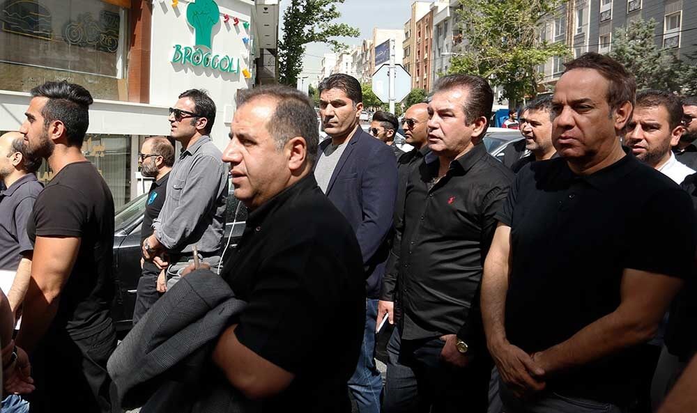 عکس های تشیع پیکرمجید نائینی عکس های تشیع پیکرمجید نائینی,تصاویر تشیع پیکرمجید نائینی,عکس های خاکسپاری مجید نائینی