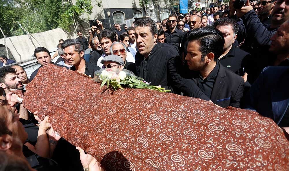 عکس های تشیع پیکرمجید نائینی عکس های تشیع پیکرمجید نائینی,تصاویر تشیع پیکرمجید نائینی,عکس های خاکسپاری مجید نائینی