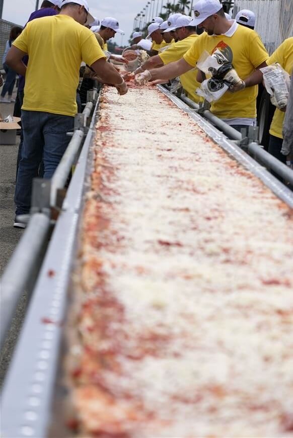 عکس های طولا نی ترین پیتزای جهان,تصاویر طولا نی ترین پیتزای جهان, طولا نی ترین پیتزای جهان