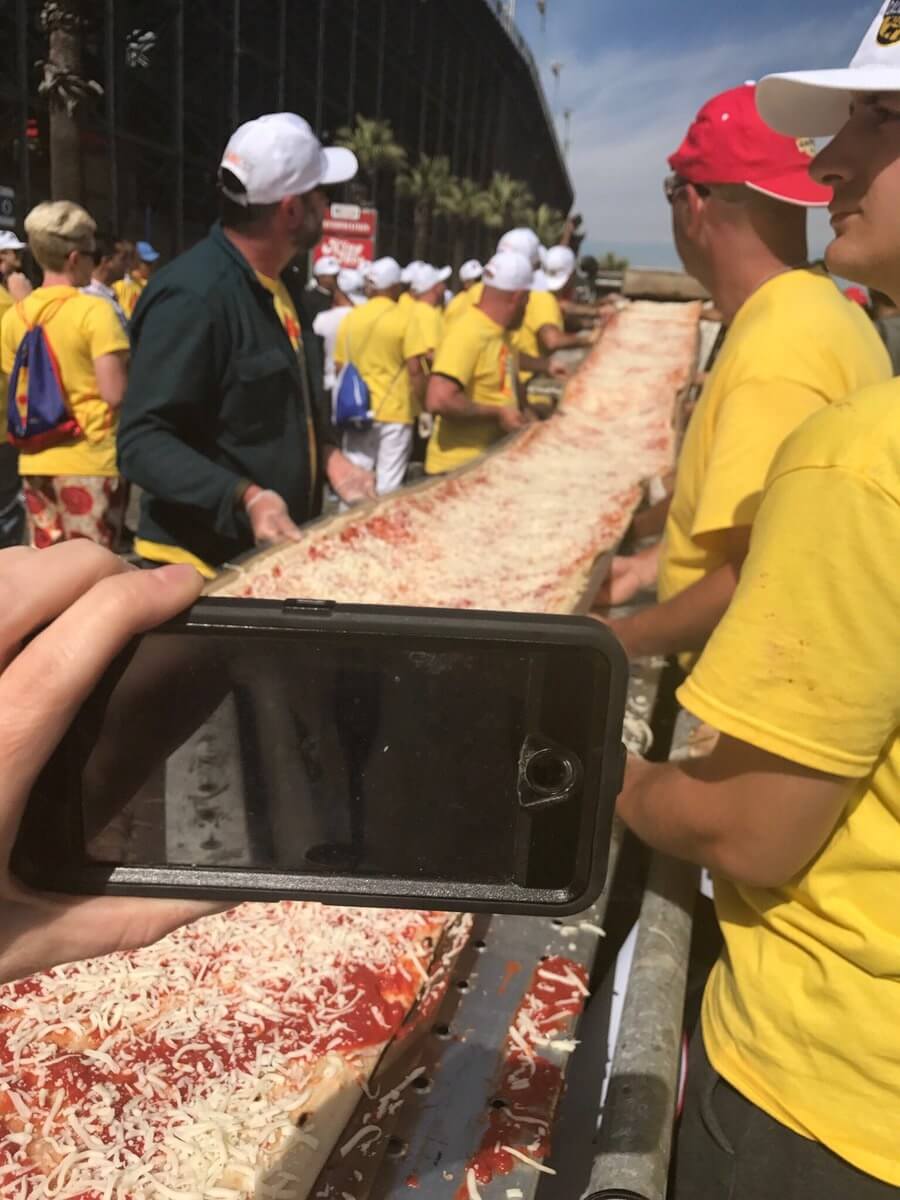 عکس های طولا نی ترین پیتزای جهان,تصاویر طولا نی ترین پیتزای جهان, طولا نی ترین پیتزای جهان