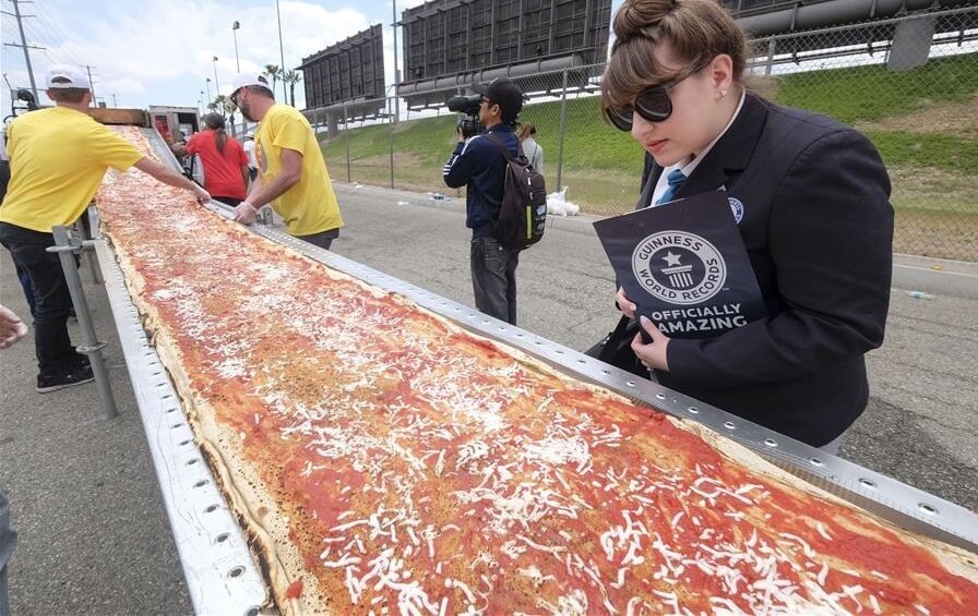 عکس های طولا نی ترین پیتزای جهان,تصاویر طولا نی ترین پیتزای جهان, طولا نی ترین پیتزای جهان